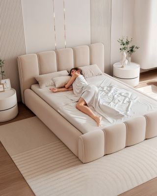 ✨ Doprajte si dokonalý oddych v posteli, ktorá zaujme na prvý pohľad. Elegantná čalúnená posteľ PINKA spája nadčasový...