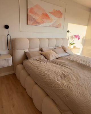 ✨ Objavte čaro postele STELLA – spánok v objatí nadýchaného dizajnu. Každý detail tejto postele je stvorený pre pohodlie...