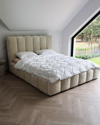 Posteľ EDITH v sebe spája eleganciu, pohodlie a dizajn, ktorý si všimne každý. ✨ Tento model je vyrobený v látke PERFECT...